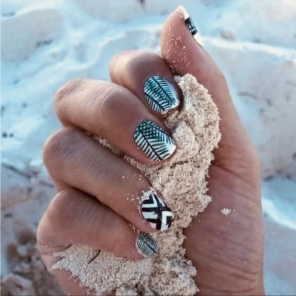 *Retired* Color Street: Costa Rica Escape | Island Geometric Summer Palm White - Picture 6 of 12